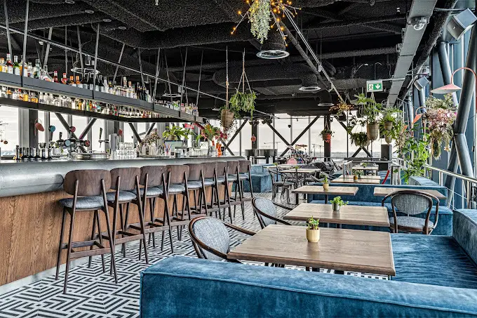 Mondi Pianobar & Restaurant at SKYBAR 747