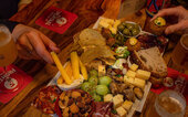 Diner Cadeau Utrecht Frontaal Little Bar | 28 taps | comfort food (RESERVEREN)
